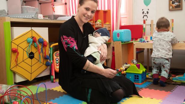 Arbeitsplatz Kinderzimmer: Miriam Köhler übt ihren Beruf mit enorm viel Leidenschaft aus.