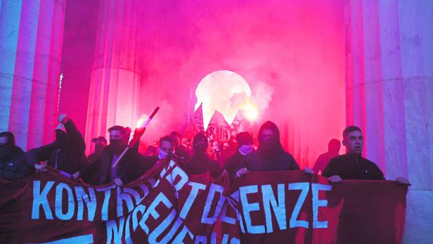 Zehntausende bei Corona-Demo in Wien: "Szene radikalisiert sich"
