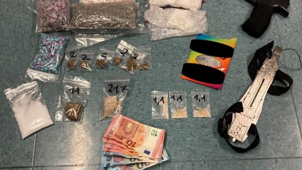 Drogen, Pistole und Kurzschwert in Donaustädter Wohnung gefunden