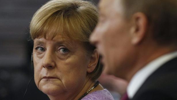 Immer schon misstrauisch: Merkel ist Putins häufigste und zugleich kritischste Gesprächspartnerin.