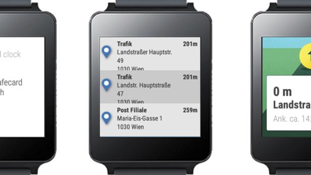 Drei Smartwatches zeigen verschiedene Apps und Informationen an, darunter eine Weltzeituhr und Navigationshinweise.