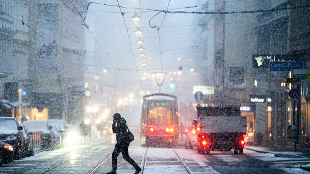 Anhaltende Schneefälle: Winterdienst der Wiener Linien im Dauereinsatz