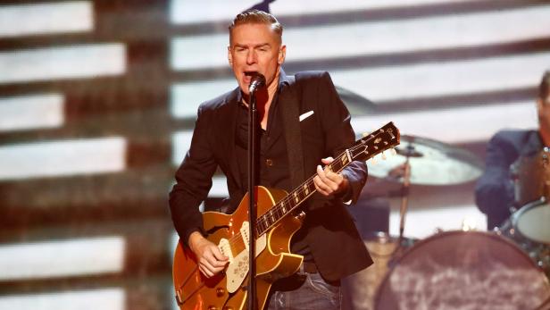 FILE PHOTO: Adams performs during the closing ceremony for the Invictus Games in Toronto during the Invictus Games in Toronto