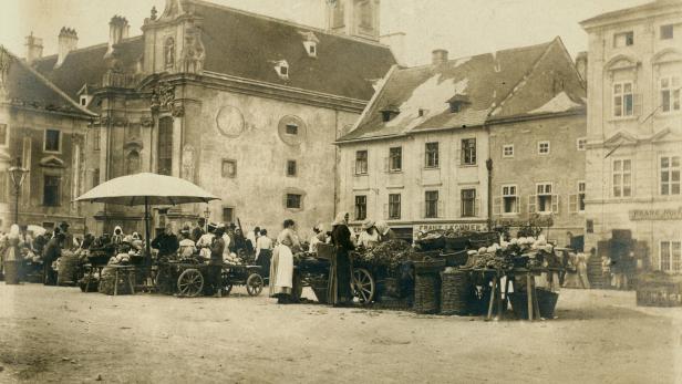 Der Markt am Rathausplatz im Jahr 1906