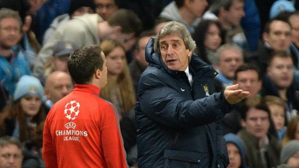 Manuel Pellegrini gestikuliert während eines Fußballspiels der Champions League.