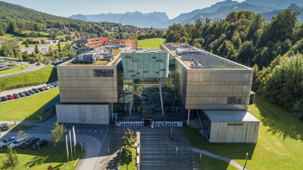 Fachhochschule Salzburg: Gekündigter Professor zieht vor Gericht
