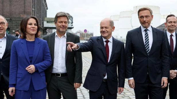 Deutschlands künftige Außenministerin Annalena Baerbock (Grüne), Vize-Kanzler Robert Habeck (Grüne); Kanzler Olaf Scholz (SPD) und Finanzminister Christian Lindner (FDP)