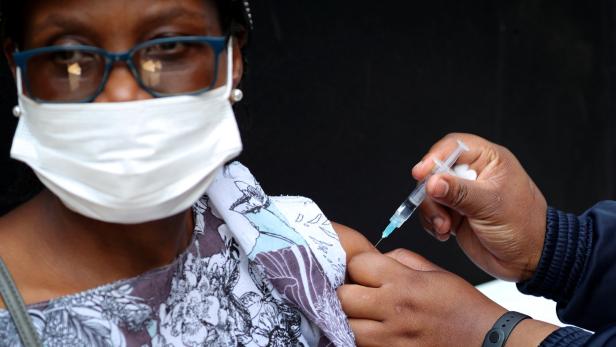Corona: Wie Impfstoff-Mangel in armen Ländern Mutationen begünstigt