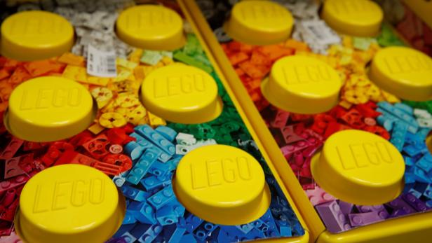 Diebe stehlen massenhaft Lego durch Loch in Spielzeuggeschäft
