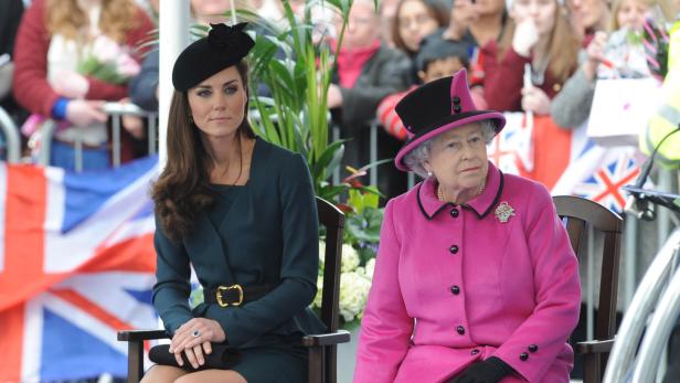 Keine Extrawurst: Herzogin Kate von Queen Elizabeth II. degradiert