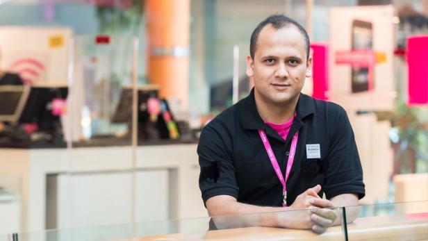 Ahmad Shah Mujadid flüchtete vor acht Jahren ohne Eltern aus Afghanistan nach Österreich. Die Lehre zum Einzelhandelskaufmann bei T-Mobile schloss er mit Auszeichnung ab.