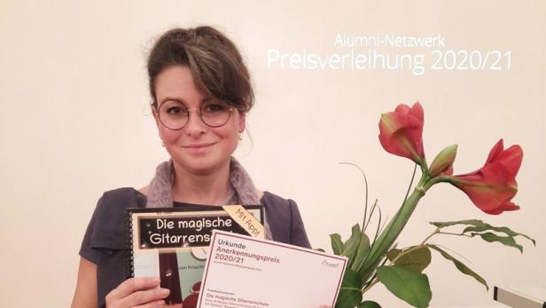 Für ihre „Magische Gitarrenschule“ hat Krisztina Groß den Publikationspreis der Wiener Musikuniversität erhalten