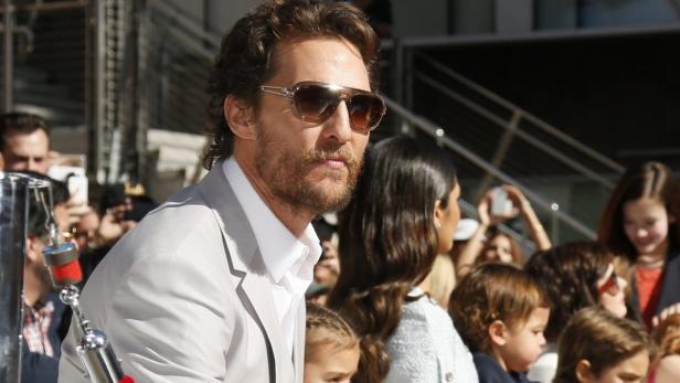 Matthew McConaughey bei einer Veranstaltung mit Familie und Fans.