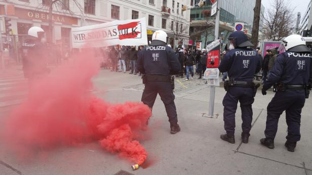 Aggressives Verhalten bei Demo: Salzburger RFJ-Chef tritt zurück