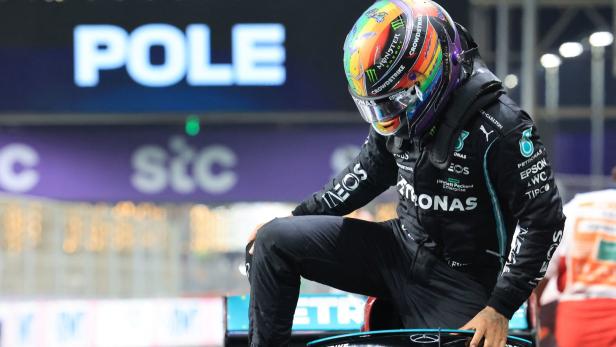 WM-Duell: Hamilton holt Pole in Saudi-Arabien, Verstappen crasht