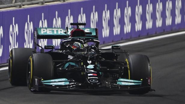 Chaos-Rennen in Saudi-Arabien: Hamilton gewinnt vor Verstappen