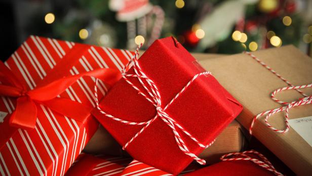 Geschenkeflut zu Weihnachten: Ein Pro und Contra