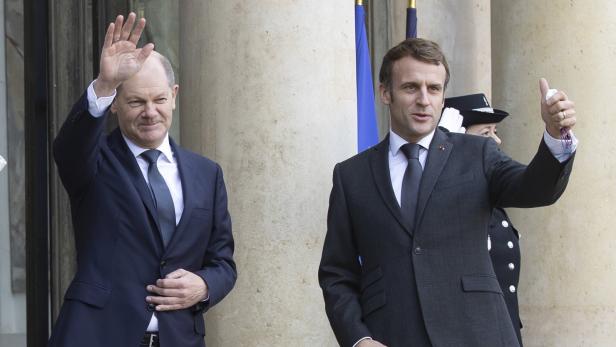 Deutschlands Kanzler Olaf Scholz bei Frankreichs Präsident Emmanuel Macron zu Besuch in Paris