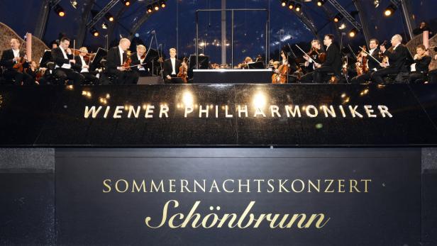 Bereits zum zehnten Mal fand am Donnerstagabend, traditionell an Fronleichnam,  das Sommernachstkonzert der Wiener Philharmoniker in Schönbrunn statt. 