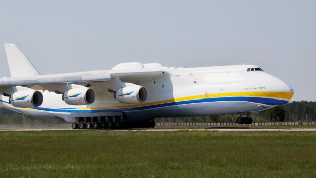 Die Antonow An-225 &quot;Mrija&quot; vor dem Start in Kiew.