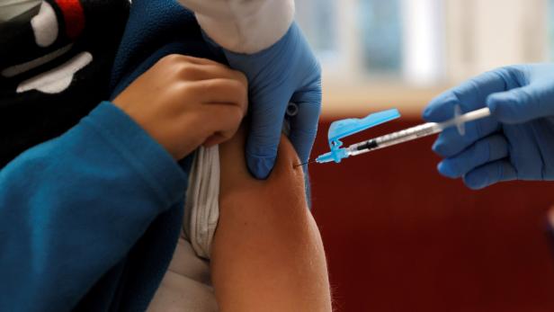 Diverse Empfehlungen nähren Bedenken an der Impf-Verträglichkeit der Covid-19-Vakzine.