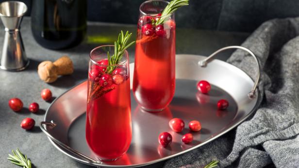 Poinsettia und Eggnog: Diese Cocktails schmecken zu Weihnachten 