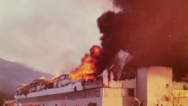 In der Papierfabrik wurden die berühmten „Feh“-Taschentücher hergestellt. Das Inferno kostete fünf Feuerwehrleuten das Leben
