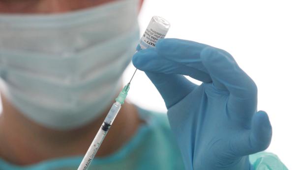 EMA prüft neuen Impfstoff + wie lange Long-Covid-Symptome anhalten
