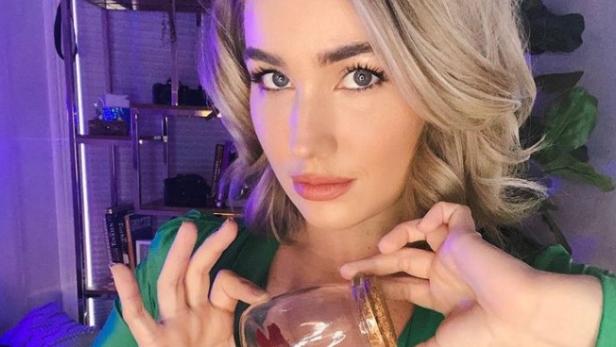 YouTuberin verkauft Fürze im Glas: Nun verlangt sie Geld für Brustschweiß!