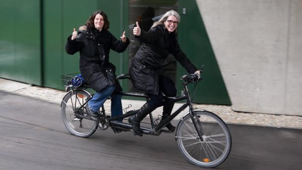 Das Duo auf dem Tandem.