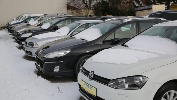 Autokauf: Gebrauchtwagen werden teurer, Kaufanfragen für e-Autos gehen zurück