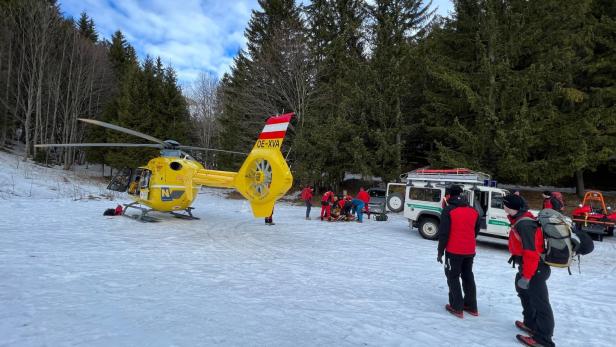 Der Verletzte wurde nach der Bergung und dem Abtransport mit dem Hubschrauber ins Krankenhaus geflogen