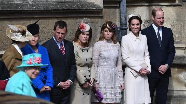 Erniedrigend: Alte Regel zwingt Herzogin Kate vor Beatrice und Eugenie in die Knie
