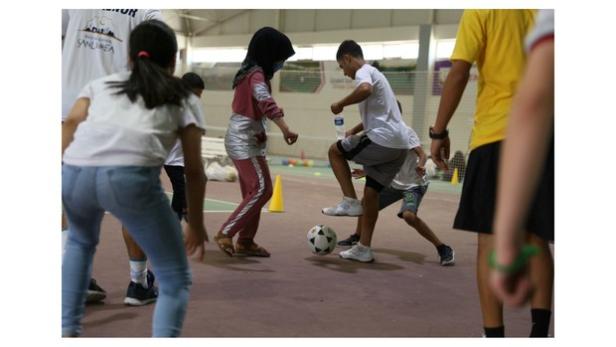 Türkei: CARE stärkt syrische Flüchtlingskinder und Jugendliche/&quot;Sports-for-Development&quot; fördert den Zusammenhalt in den Gemeinden und den Austausch mit Gleichaltrigen unterschiedlicher Herkunft.