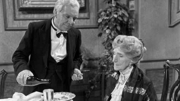 "Dinner for One": Zwölf skurrile Fakten zum Silvesterspaß