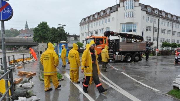 Das Hochwasser hat sogar die Salzburger Innenstadt erreicht.