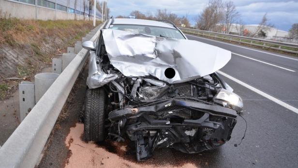 ++ HANDOUT ++ WIEN: ALKOLENKER BAUTE UNFALL AUF OSTAUTOBAHN IN WIEN