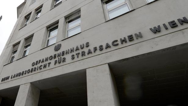 Das Landesgericht für Strafsachen Wien, auch bekannt als Gefangenenhaus, ist abgebildet.