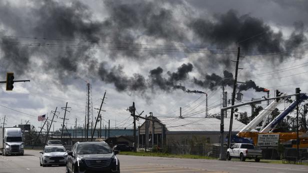 FILES-BRITAIN-ENERGY-EARNINGS-GAS-SHELL
