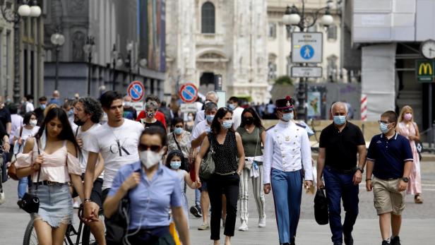 Milan's Daily Life as government ease restrictions