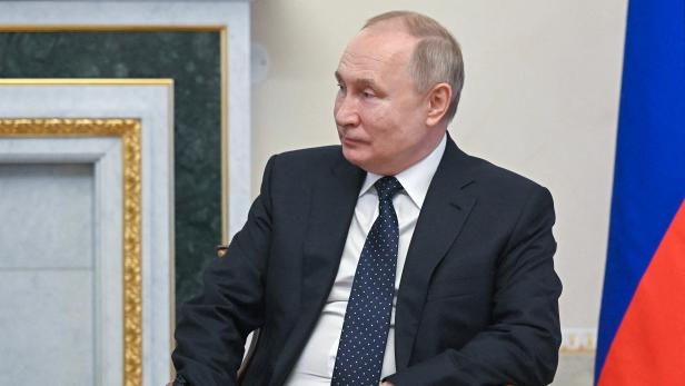 FILE PHOTO: Russian President Putin meets with Kazakh former President Nazarbayev in Saint Petersburg