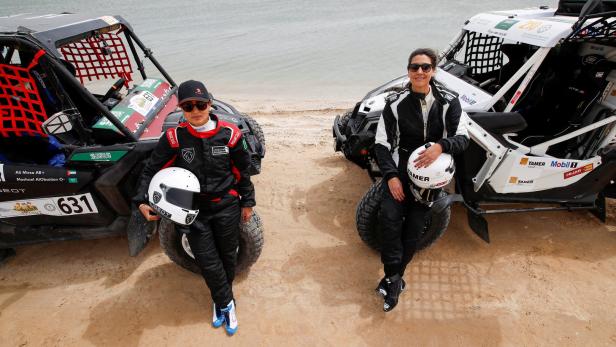 Premiere bei der Rallye Dakar: Saudische Frauen rasen in der Wüste