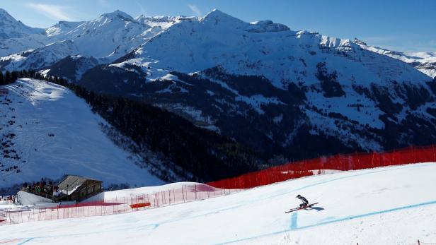 FILE PHOTO: Ski World Cup Wengen - Men's Alpine Combined - Downhill FILE PHOTO: Ski World Cup Wengen - Men's Alpine Combined - Downhill