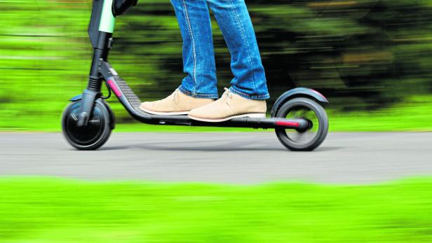 FILES-GERMANY-TRANSPORT-LIFESTYLE-E-SCOOTER