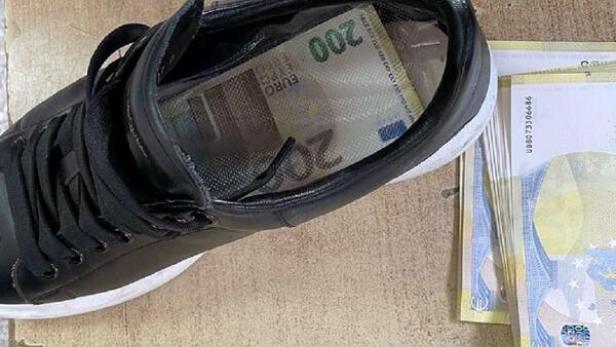 Österreicher wollte 90.000 Euro in Schuhen nach Serbien schmuggeln