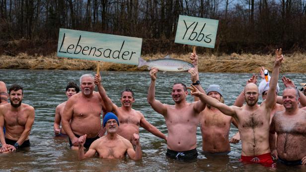 32 Teilnahmer nahmen Bad in der eisigen Ybbs