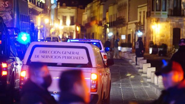 Six corpses were found in a pick-up truck in front of Zacatecas main square