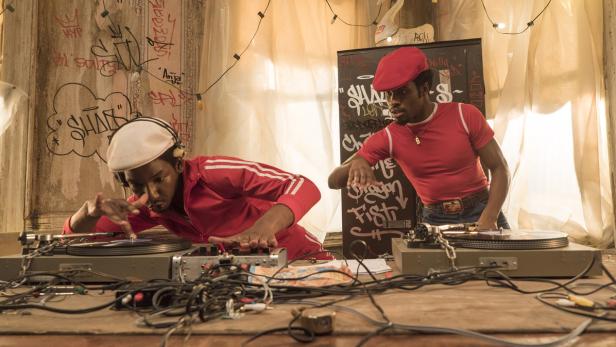 Grandmaster Flash und sein Lehrbub in Aktion in „The Get Down“, abrufbar auf Netflix