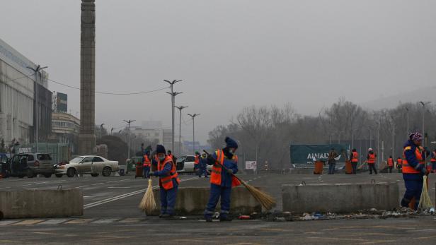 Die Ruhe nach dem Sturm: In Almaty wurde am Montag aufgeräumt