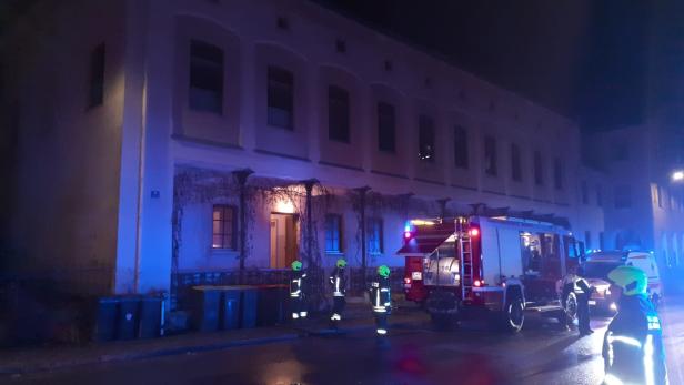 NÖ: Feuerwehr rettete Pensionistin aus brennender Wohnung
